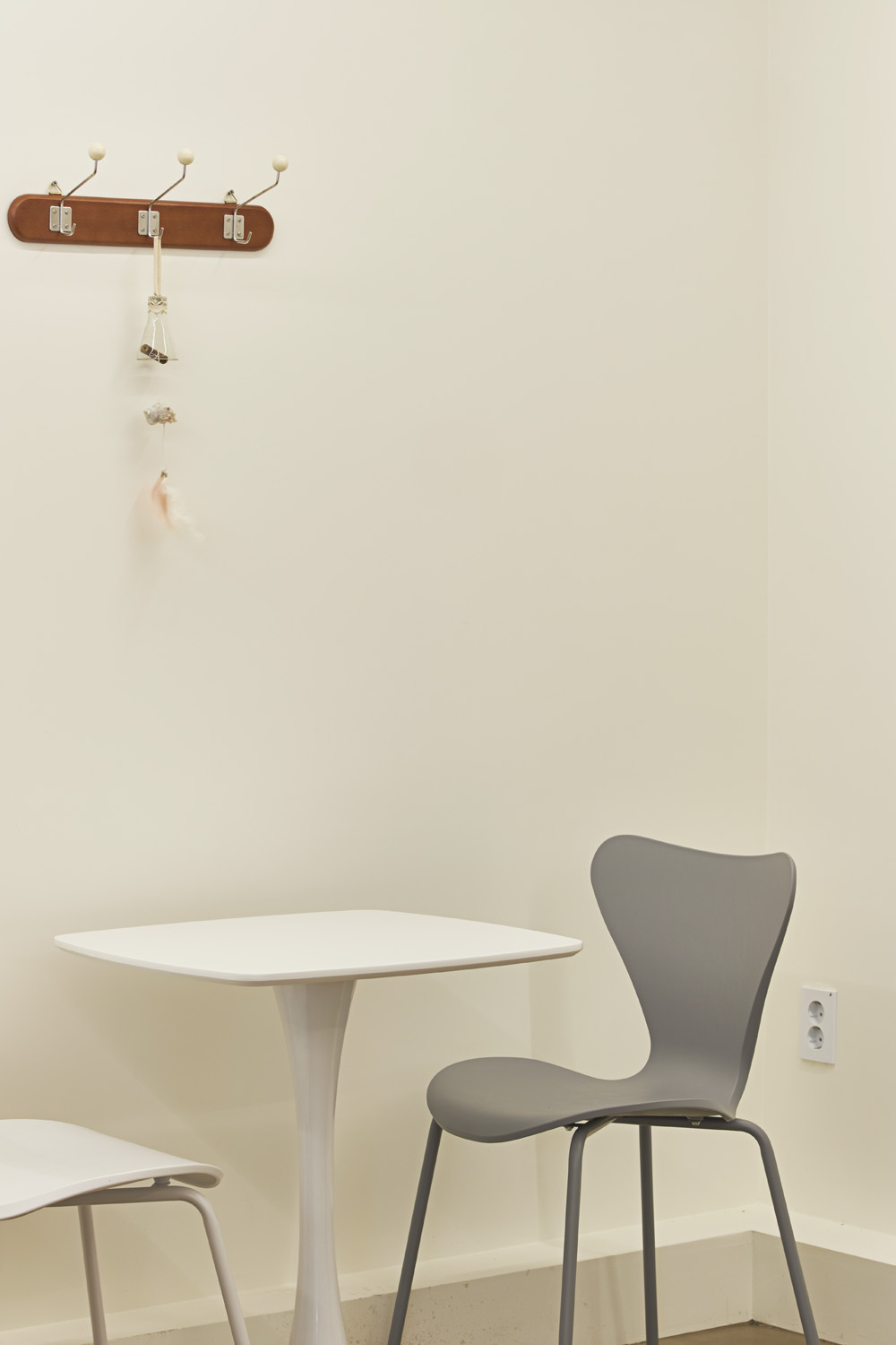 首尔 8 坪温暖咖啡馆，诠释白色木质调氛围-11