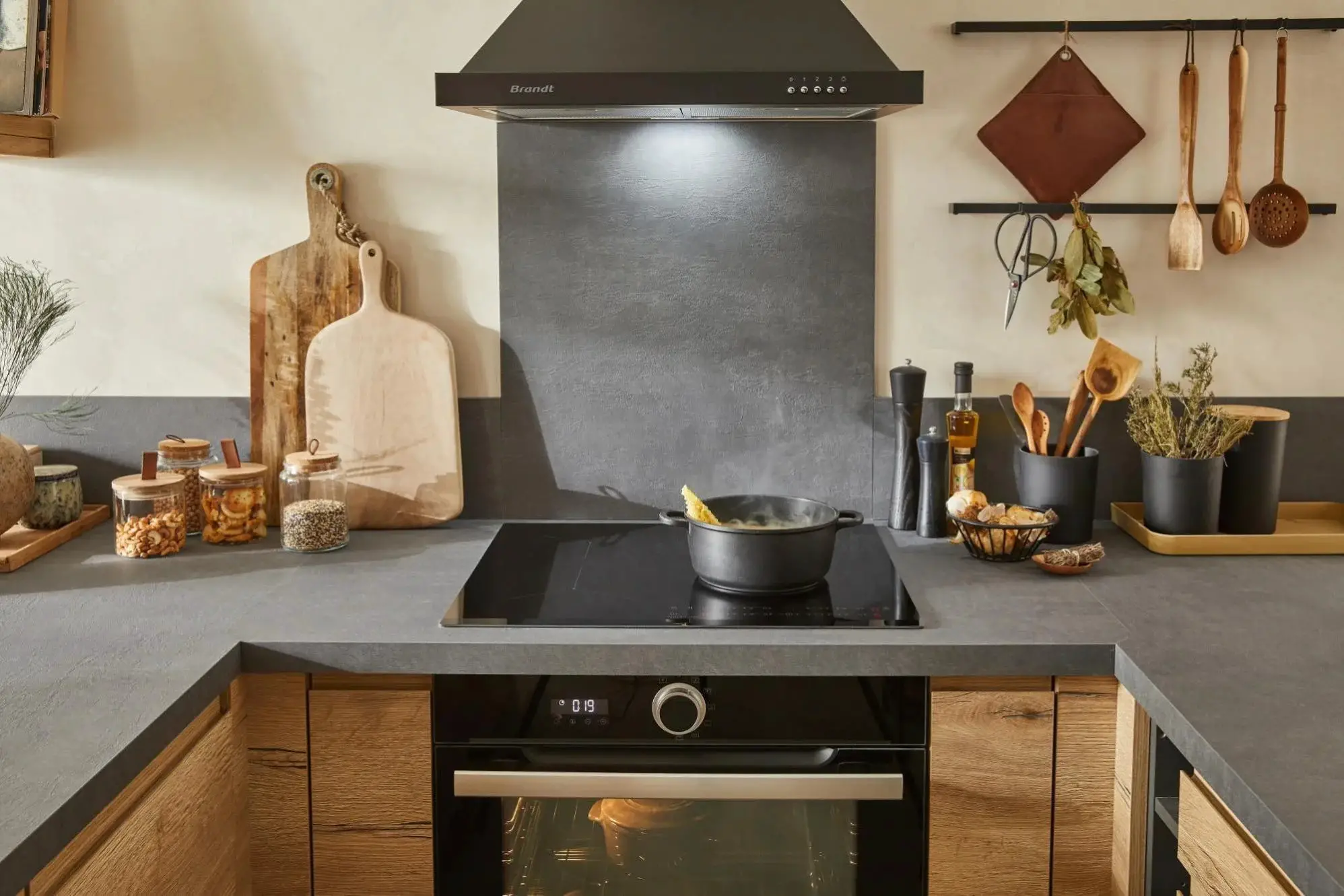 开放式木质厨房设计，现代而温馨-6