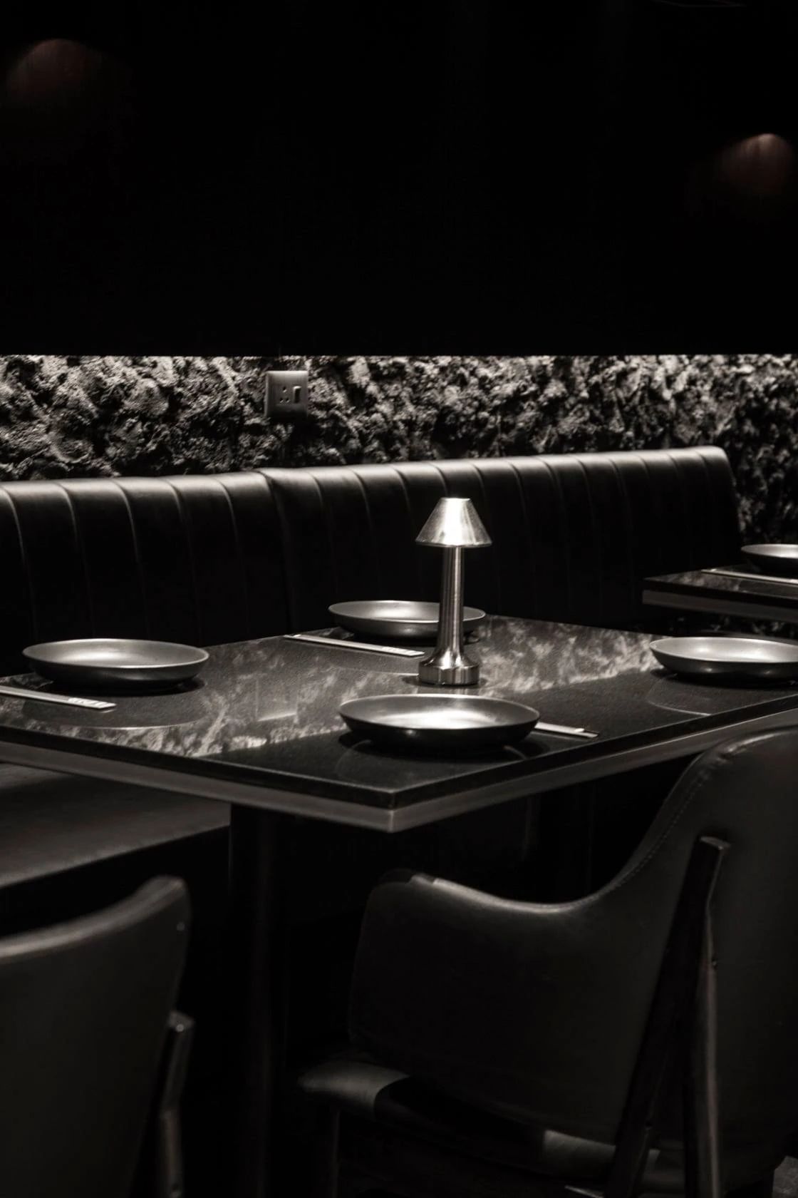 暗黑式混凝土结构鸡尾酒吧设计丨印度新德里丨RENESA ARCHITECTURE DESIGN-52