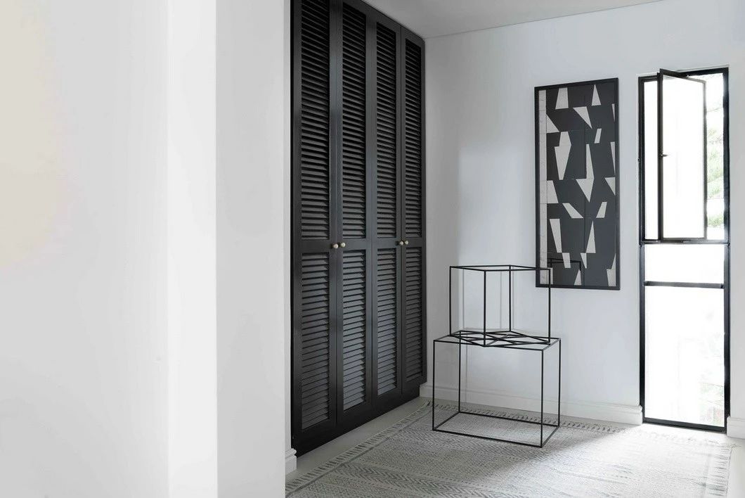 充满高级黑的住宅-24