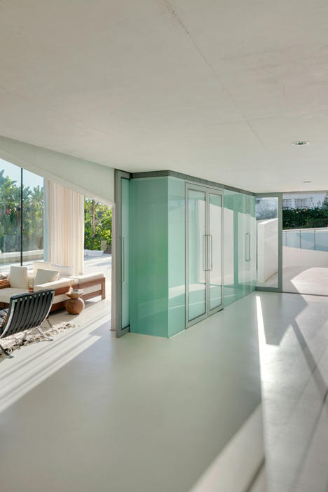 Wiel Arets' Jellyfish House has an elevated pool with a glass floor-17