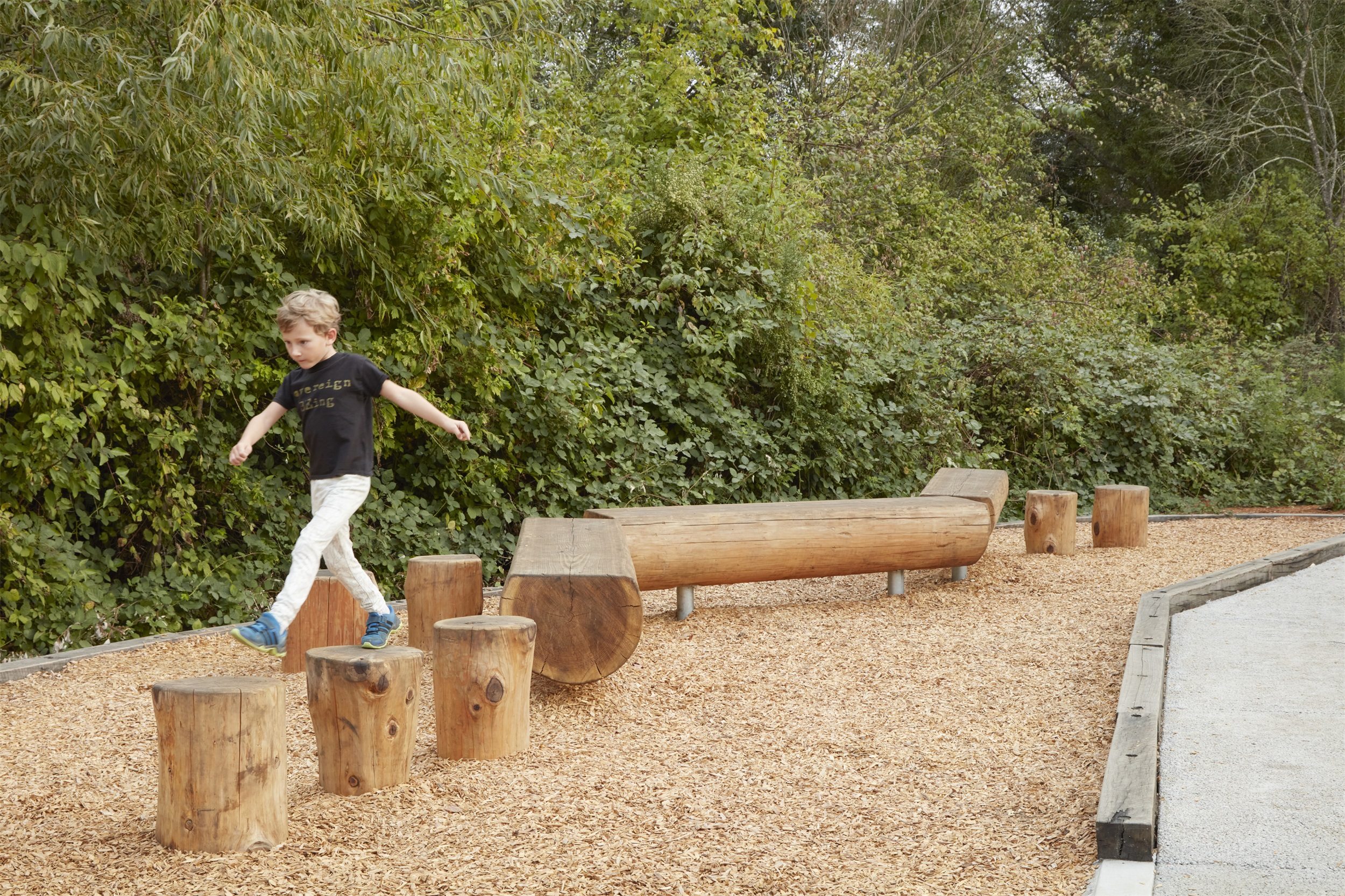 费尔顿图书馆探索公园 | 创新户外空间,环境与教育并重-18