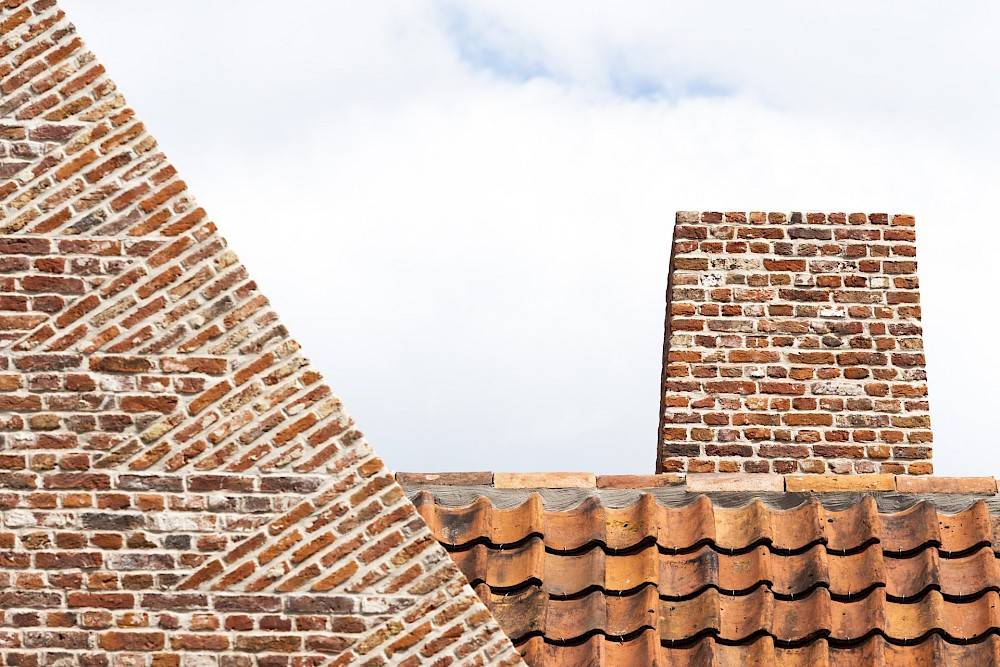 霍夫 VM AR 建筑事务所 （有限责任公司） 

注：BV是荷兰语Besloten Vennootschap的缩写，相当于英文的Private Limited Company ，即有限责任公司 不过这个表述在实际语境中也可按需省略 -14