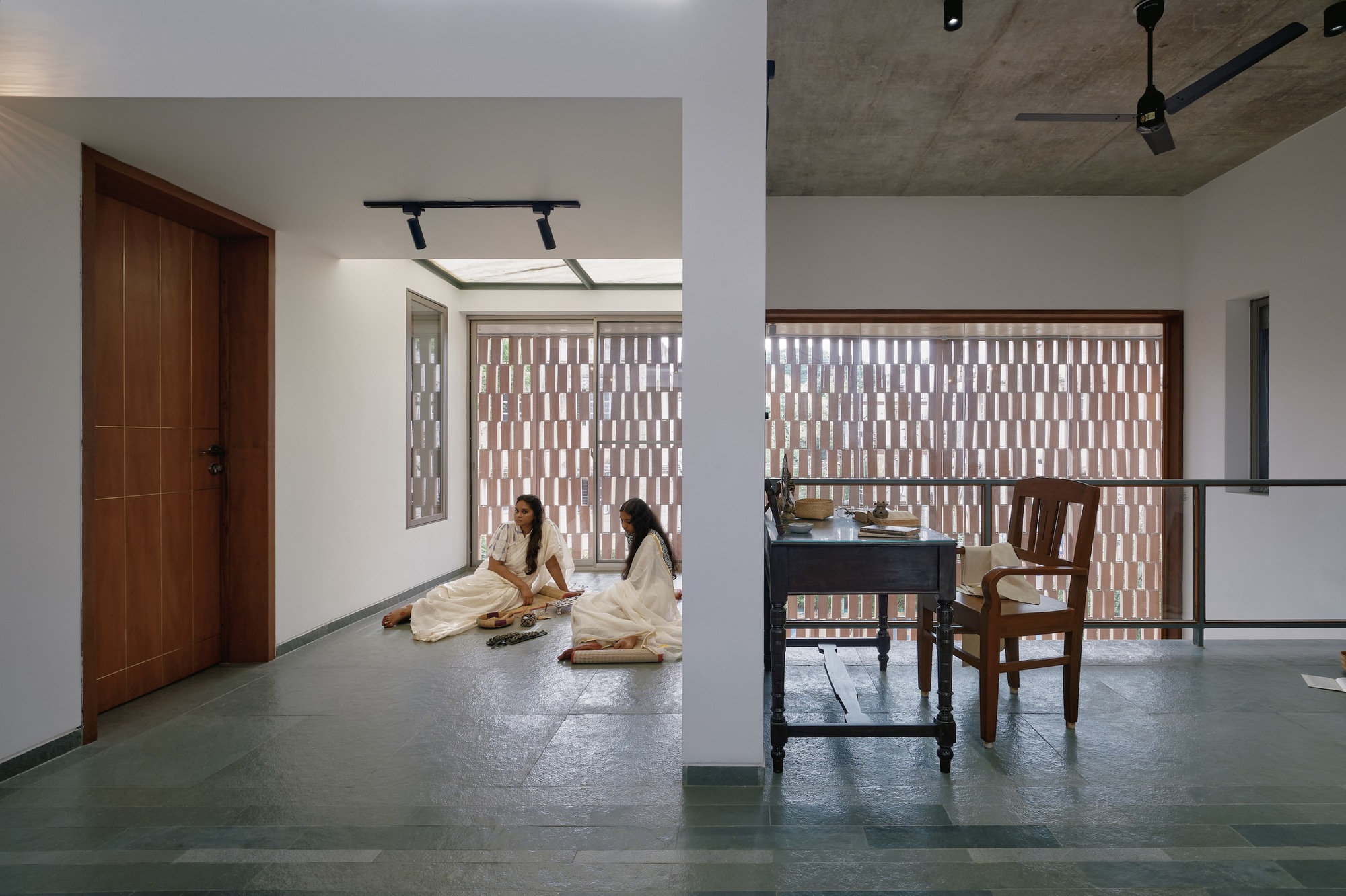 两种现实之屋丨印度本地治里丨STO.M.P-21