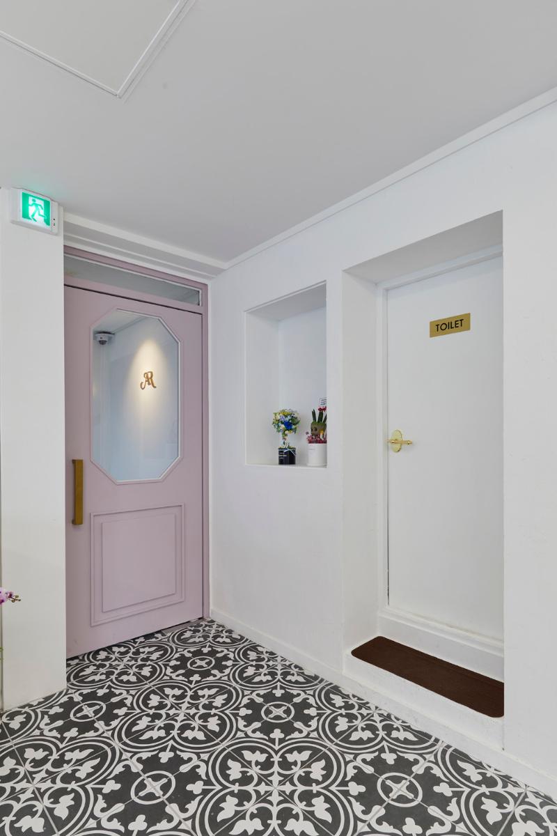 简约 24 平米美容室设计，明亮空间焕发活力-11