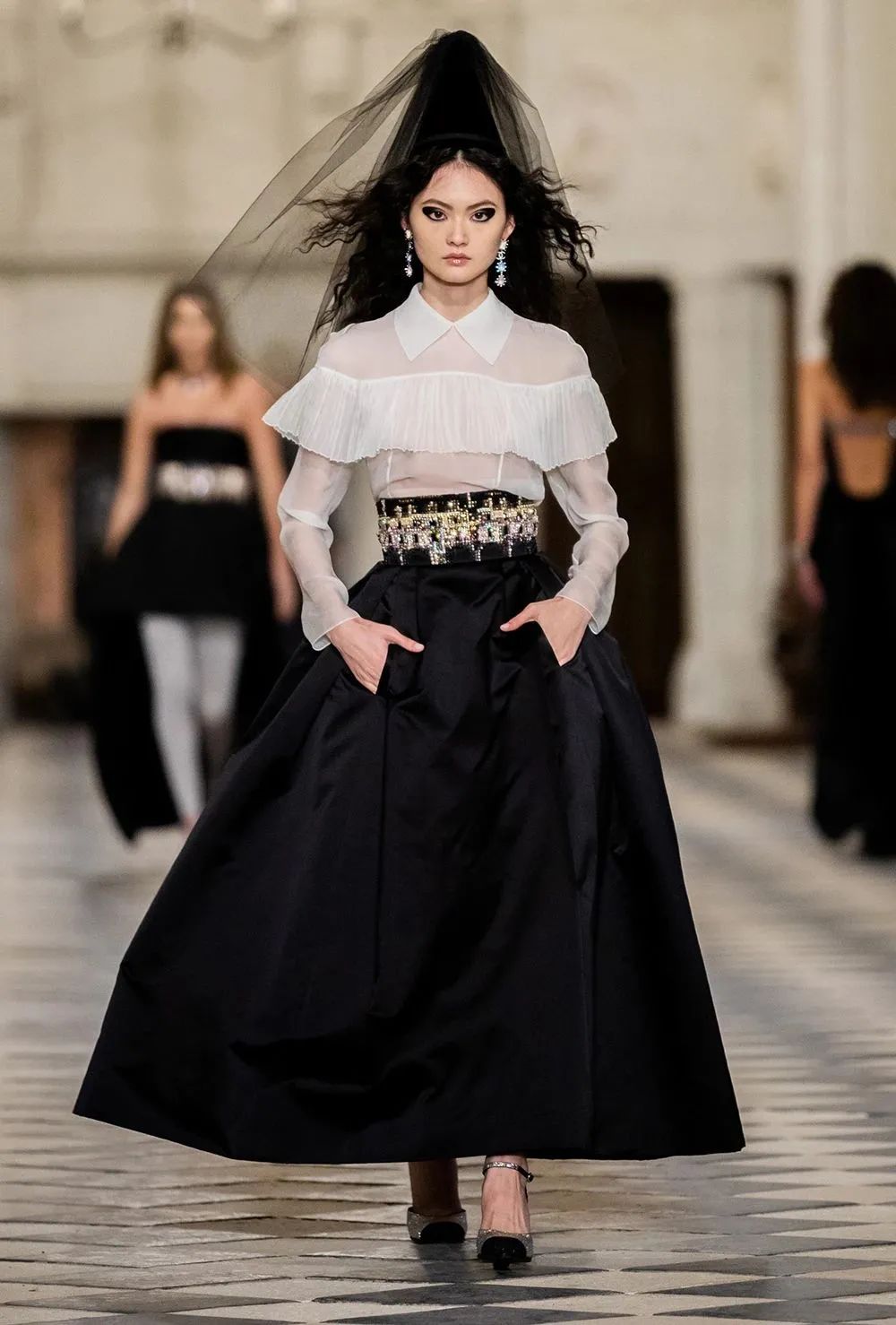 繁复美学点亮别墅空间 · JUSEN 意式轻奢设计丨JUSEN 巨森空间设计-21