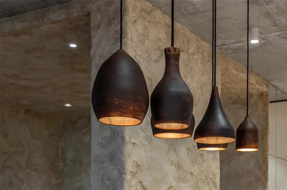 粗犷与精致完美融合的侘寂风公寓设计（Mazanka公寓）丨乌克兰基辅-11