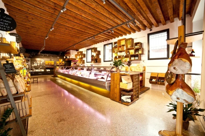 意大利的EL BOCON DEL PRETE食品店-24