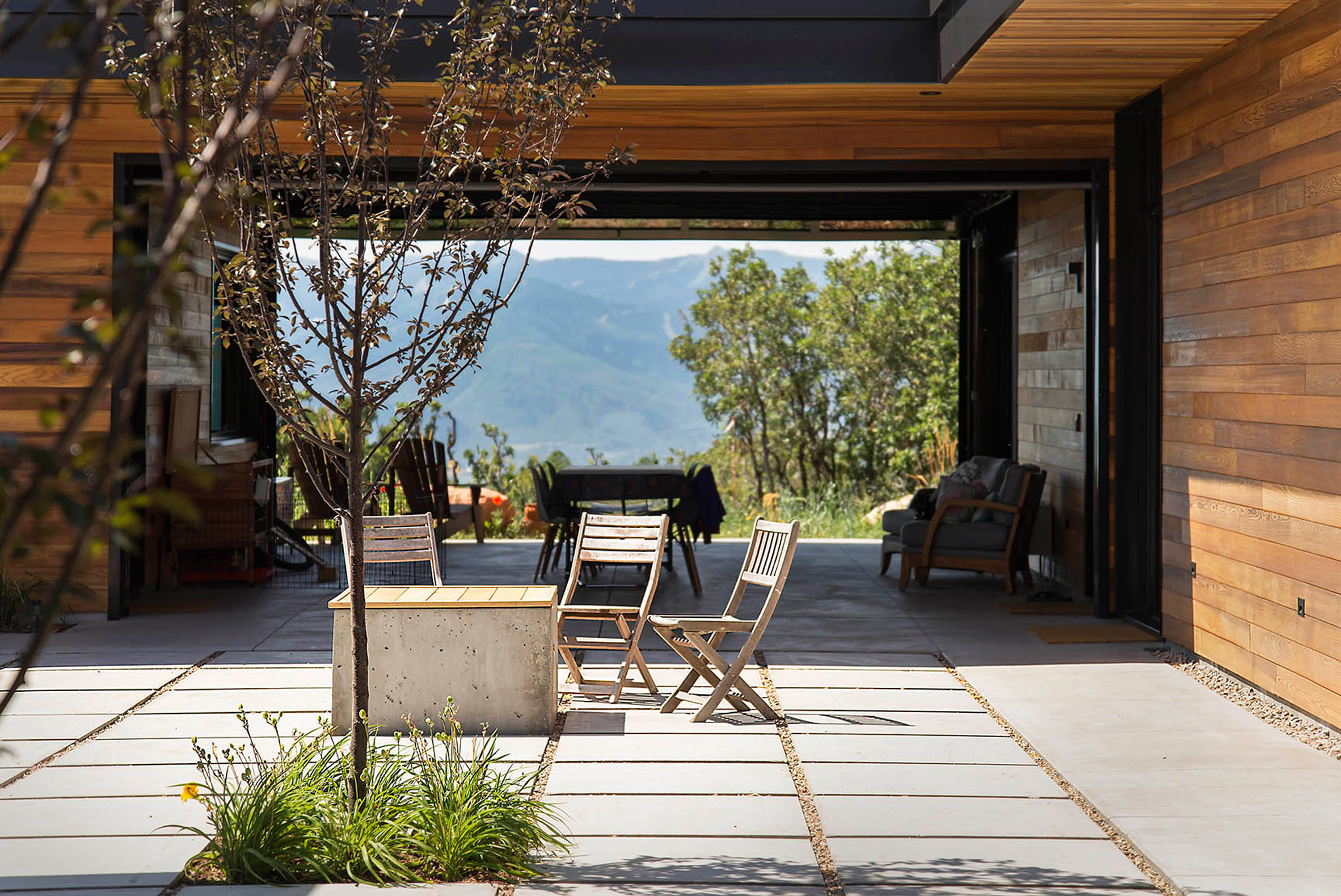 Imbue Design builds Red Hawk Residence in Utah around a courtyard-14