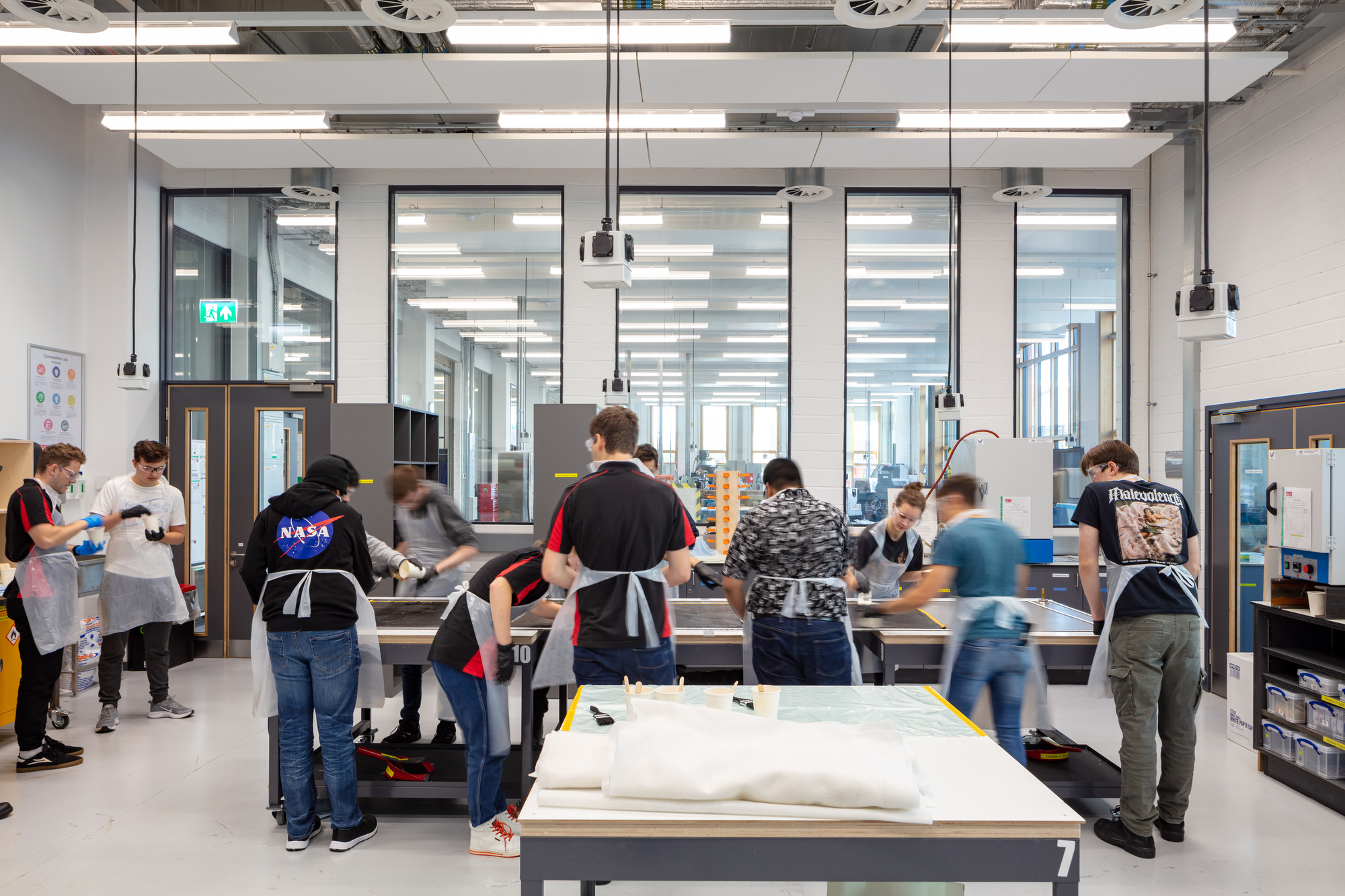 英国布里斯托大学工程学院丨AHR-46