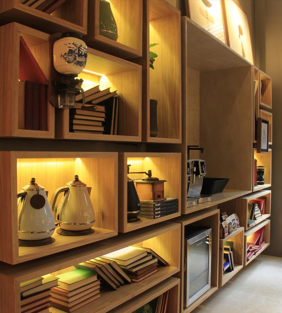 现代简约的"咖啡馆"图书馆设计-11