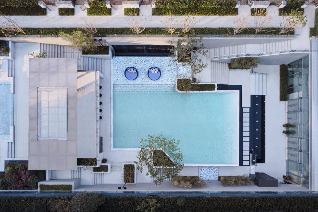 藏珑大境 | 悬浮泳池与自然共生的空中花园-12