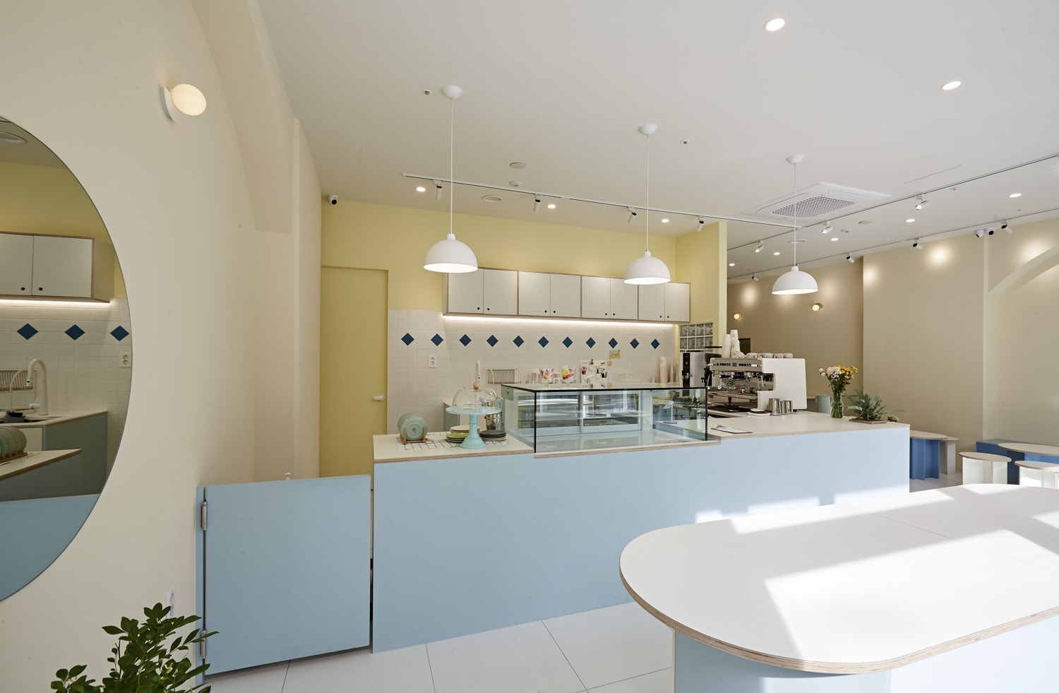 简约清新 25 平米小烘焙店设计-7