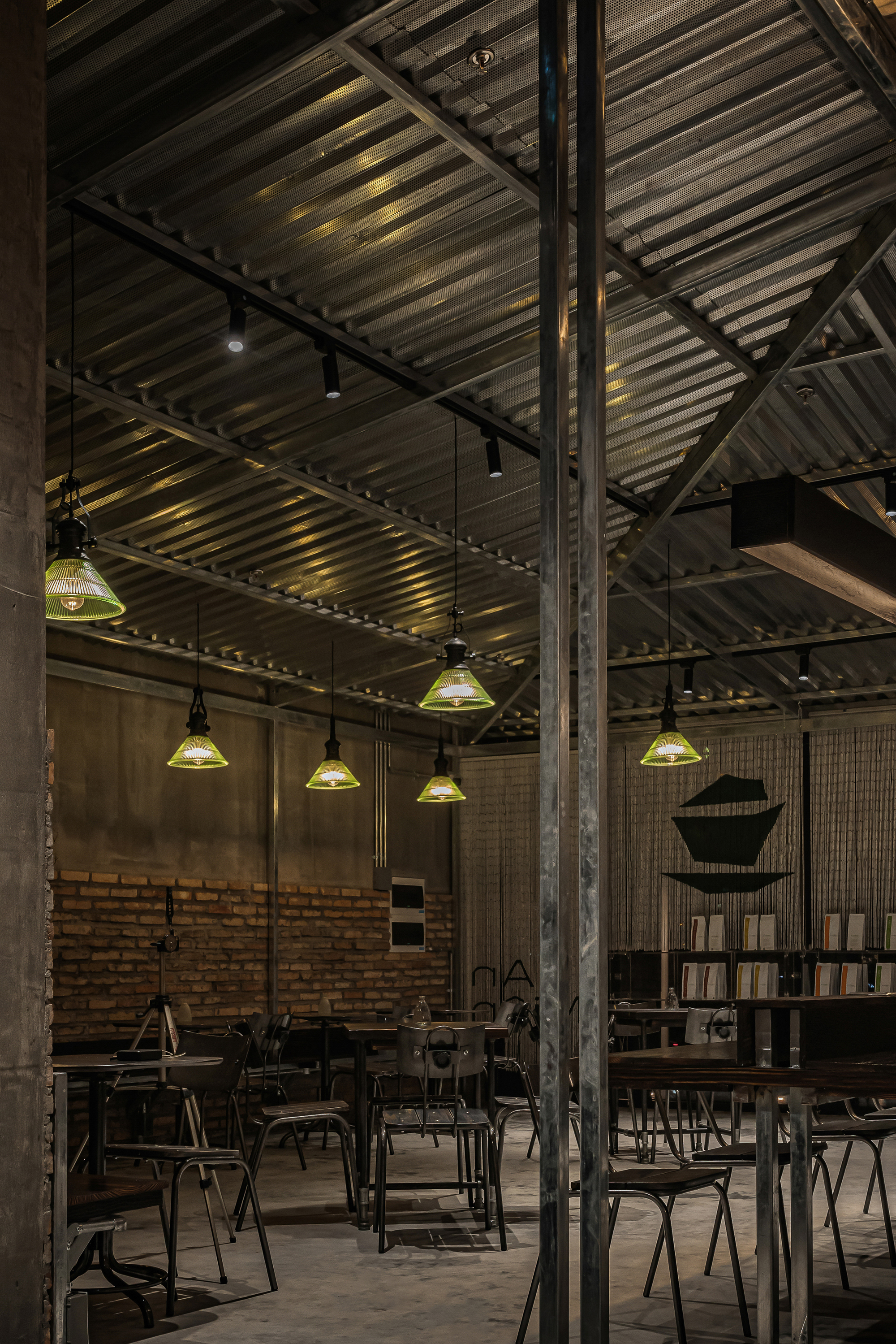 安谧光影咖啡馆 丨越南胡志明市丨xưởng xép-34