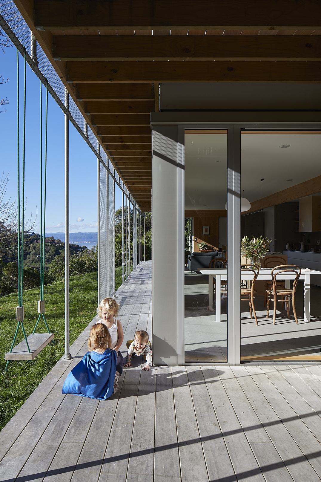 豪特博……拼贴式建筑

注：Hotbo可能是特定的名称，因缺乏更多背景信息只能音译；· ·这里保留原样，不清楚其确切含义 -17