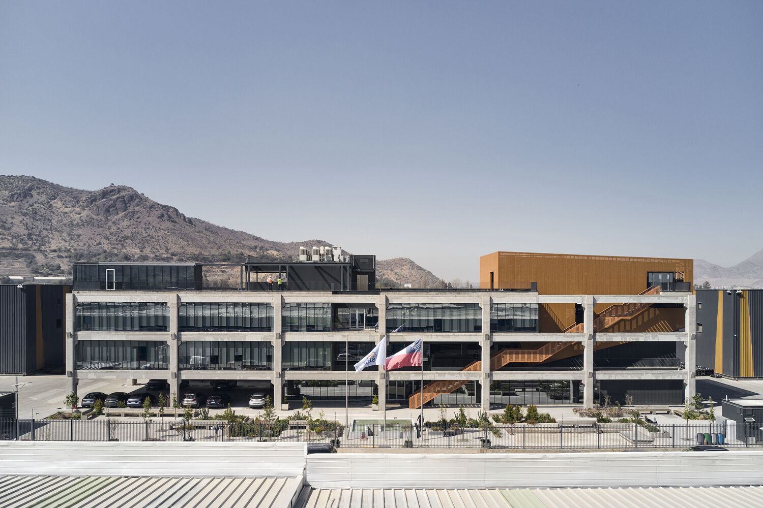 灵活可塑的矿业工厂办公室设计丨智利丨SML Arquitectos-10