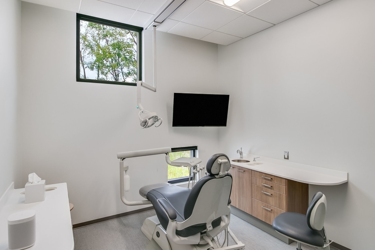 Oakridge Dental Center 牙科中心丨美国罗切斯特丨M1DTW Architects-14