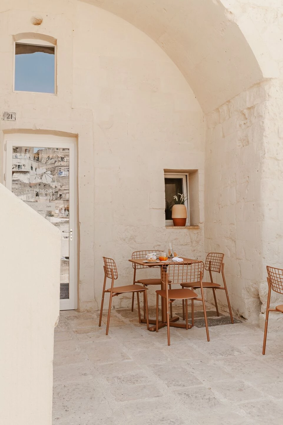 意大利古老城市中的现代早餐沙龙-39