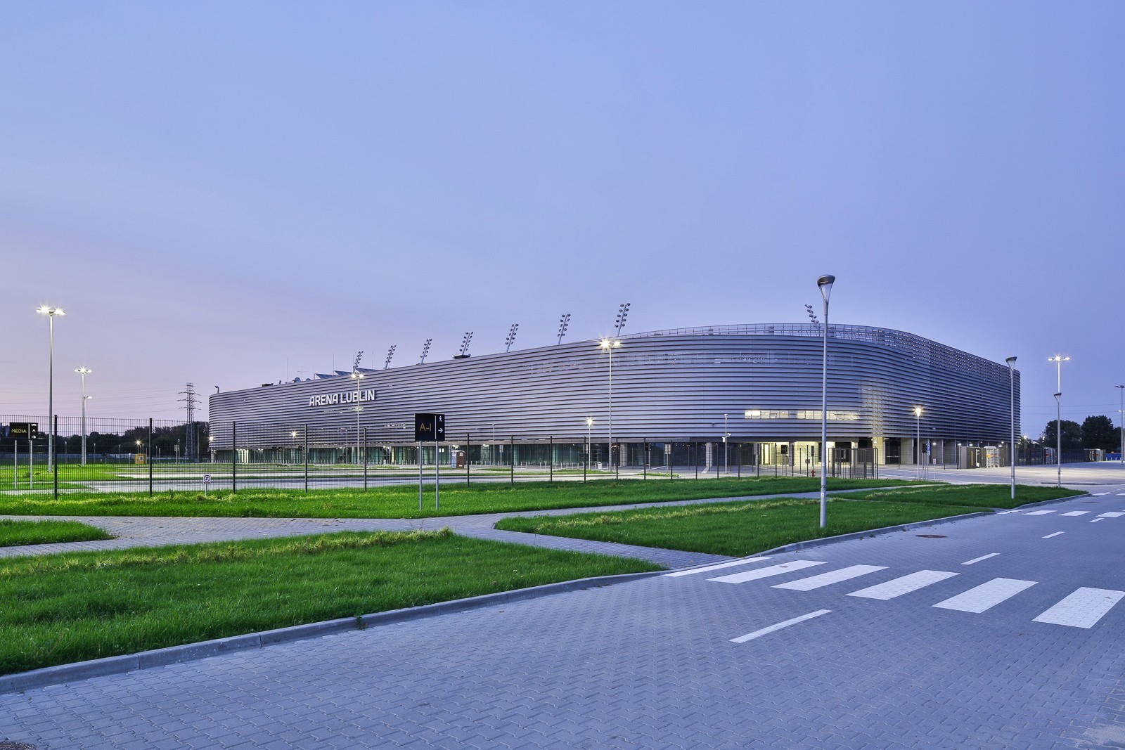 波兰卢布林体育馆,现代功能与视觉冲击的融合-21