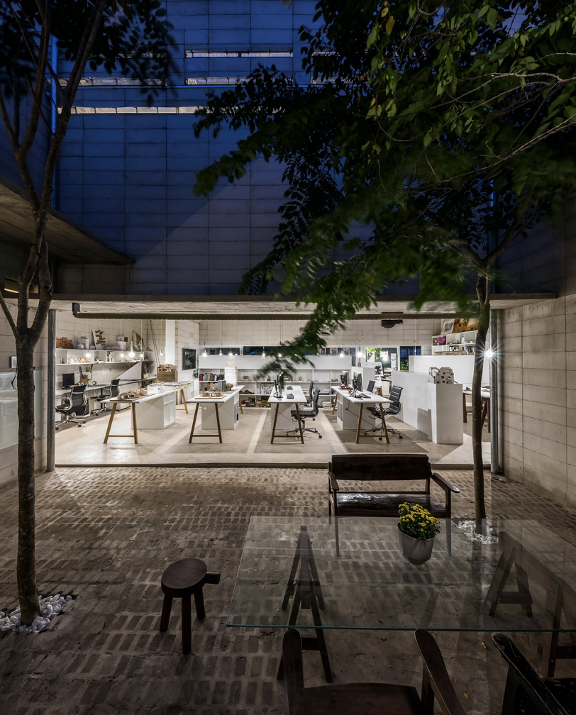 办公室设计中的开放与封闭、宁静与活力的空间对话-18