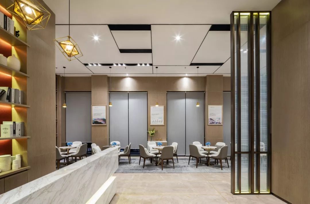 爵士白点缀中国红，简约线条尽显时尚范！-27