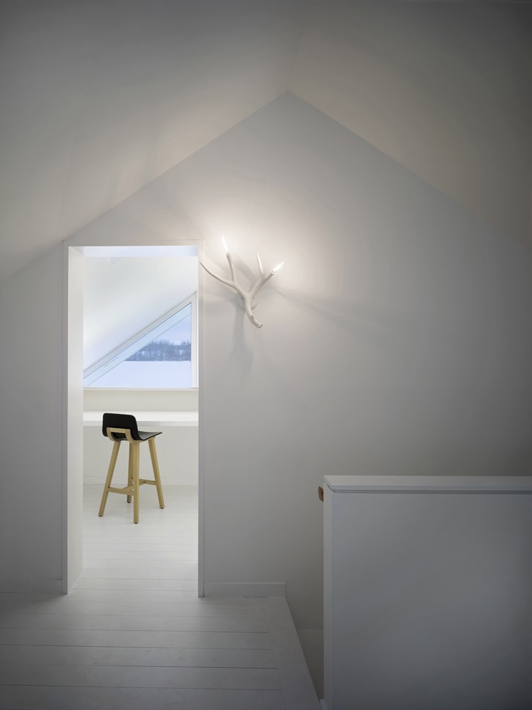 加拿大 Compass House 周末之家,白色橡木与雪松营造温暖室内空间-51