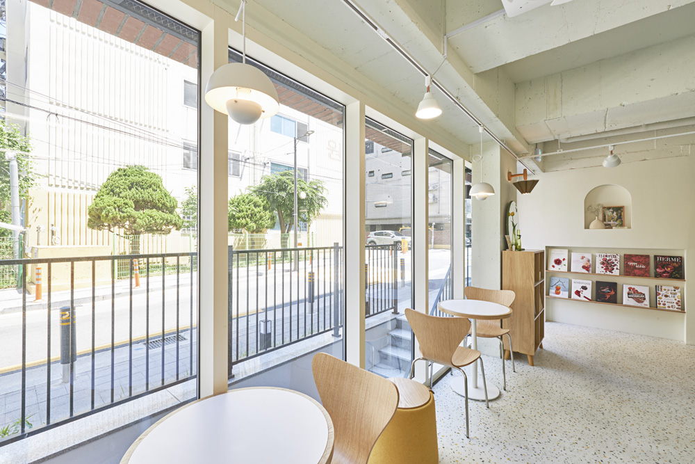 十坪咖啡厅的现代简约设计风格-6