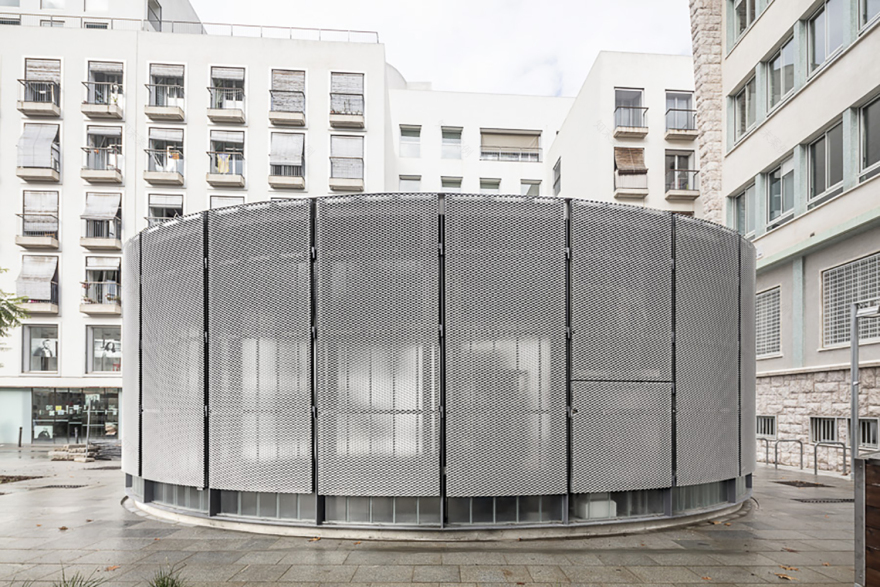 巴塞罗那临时绿色回收点 | 轻巧透明,融入街景-12