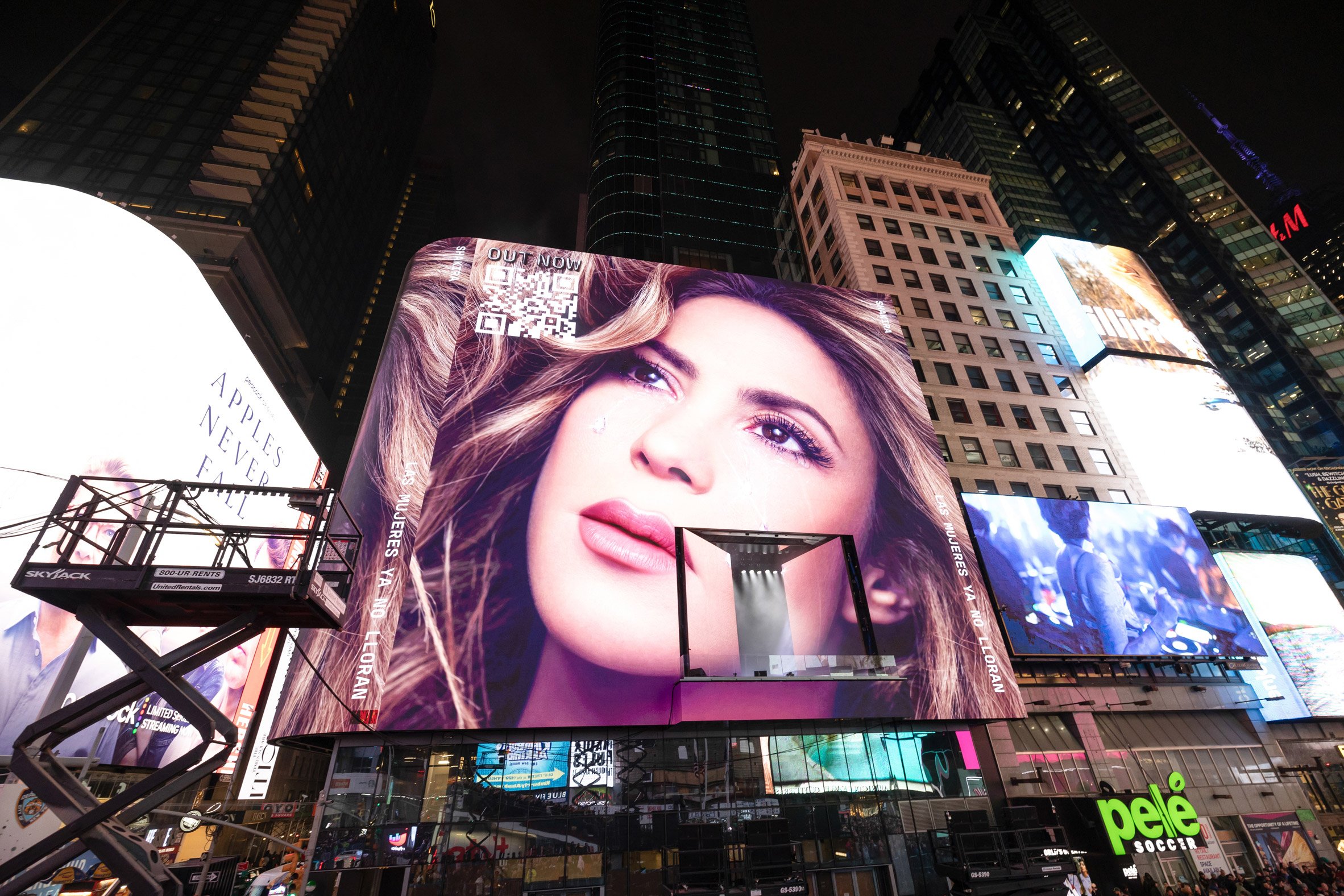 Mancini Duffy uses "elaborate" hydraulic system to reposition theatre in Times Square skyscraper-21