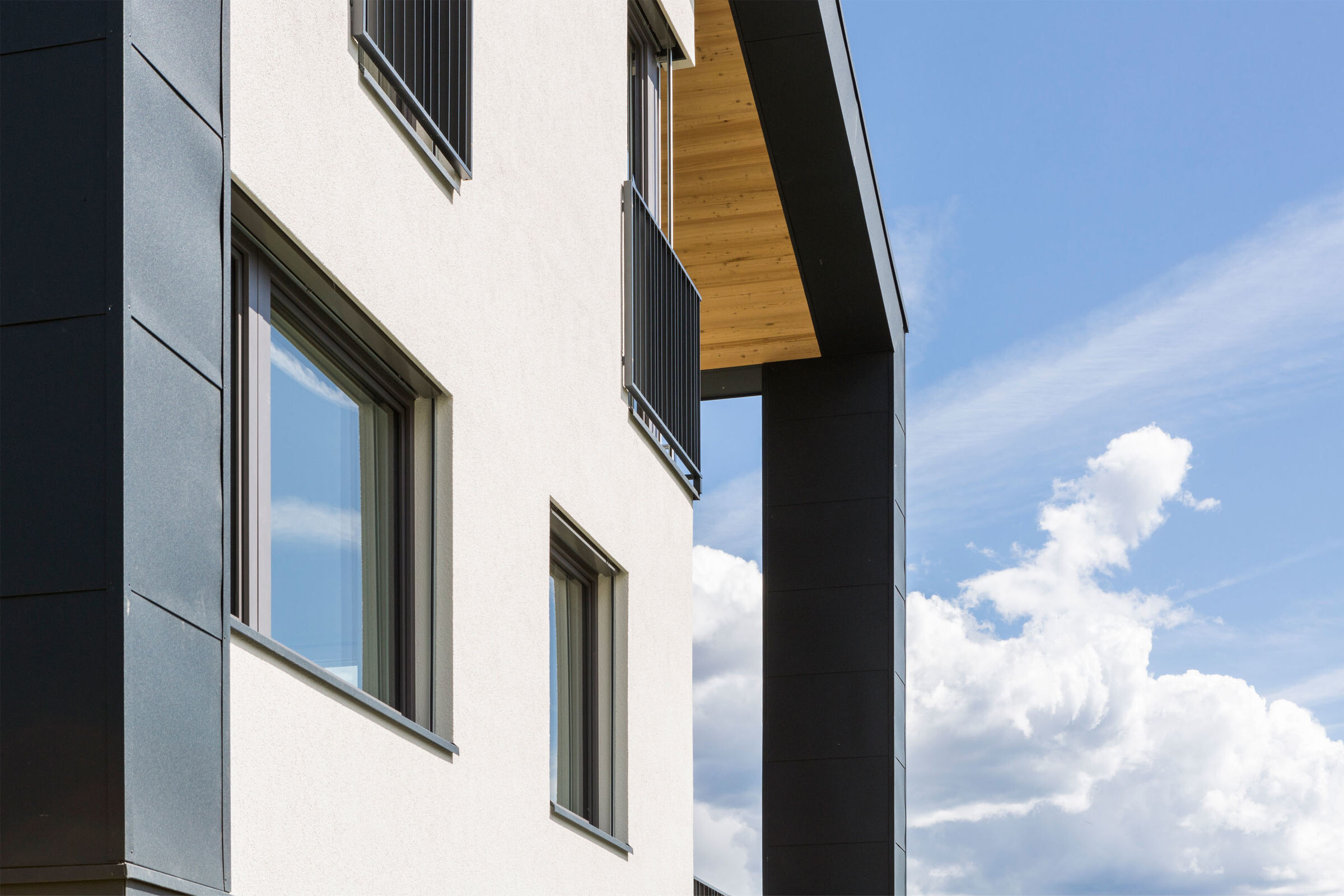 意大利双层别墅改造,木结构与南向露台打造舒适生活空间-19