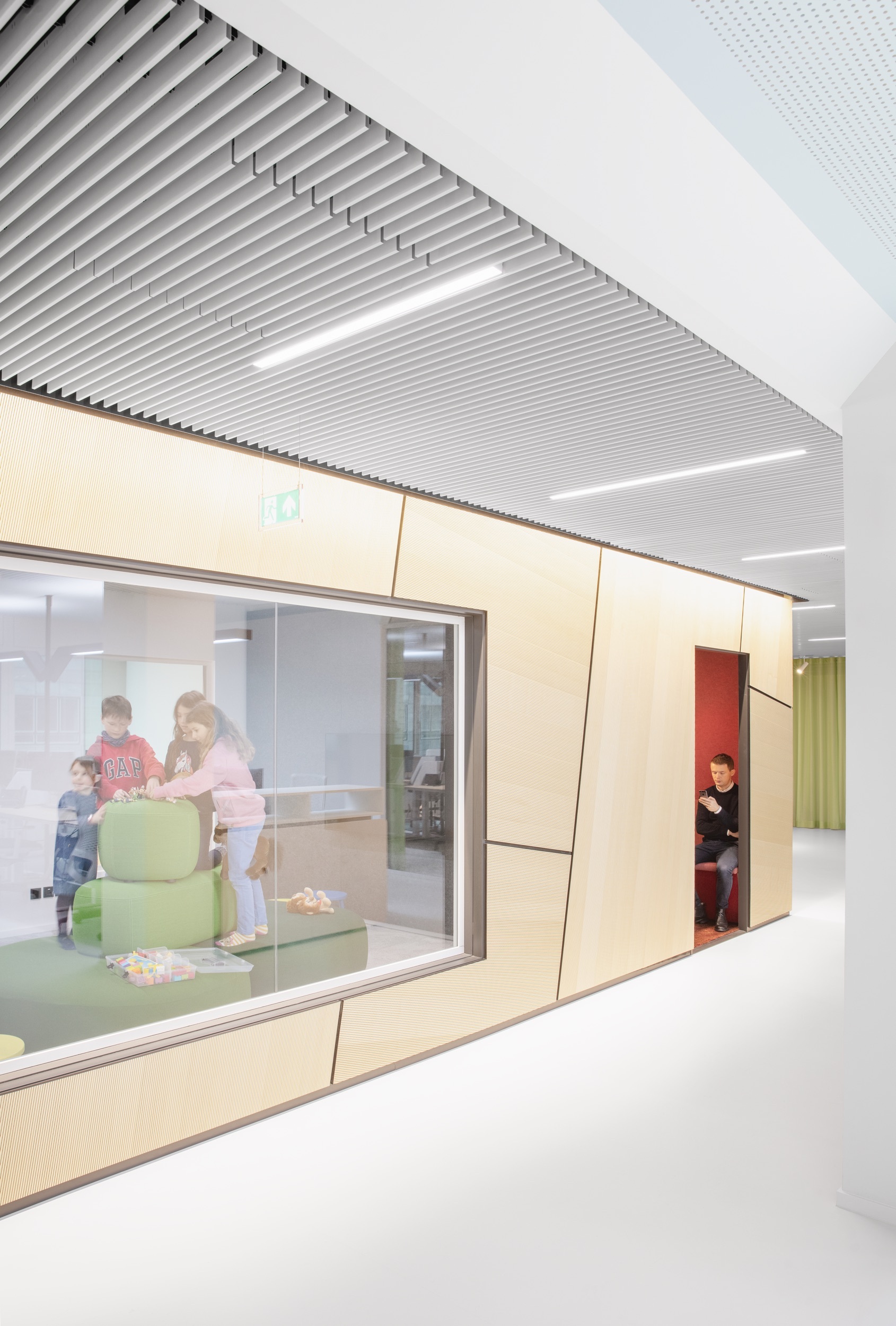 柏林中心,旧健身房变身高效办公新天地-12