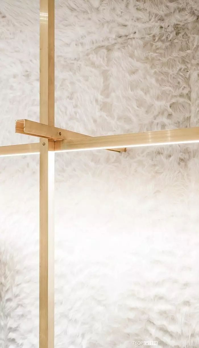 巴黎 MOLLI 羊毛女装 店面设计-11