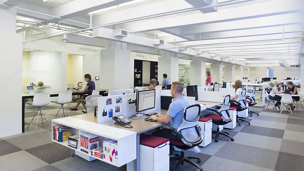 纽约旧仓库变身教育巨头 Pearson 现代办公空间-2