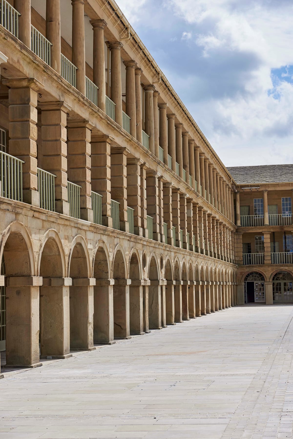 英国哈利法克斯 Piece Hall 广场 · 历史建筑的现代复兴-40