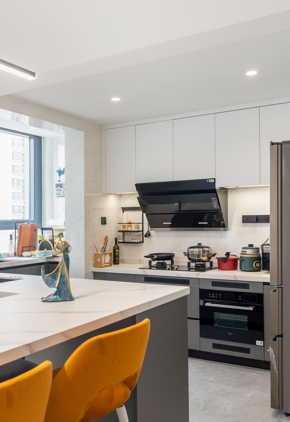 原木色现代简约风家居空间设计-21