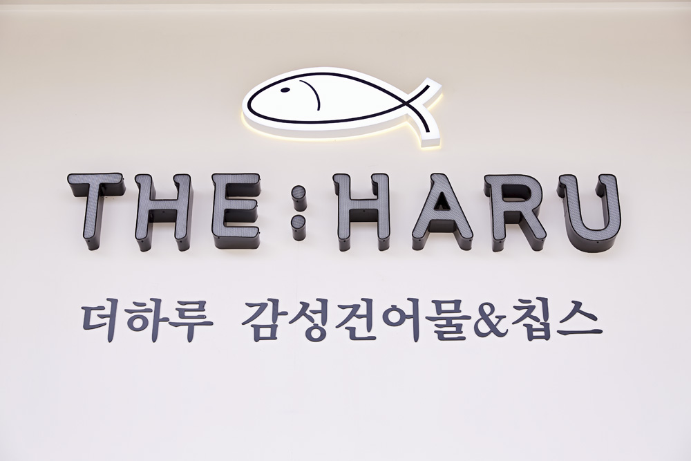 10 坪无人超市的白色与木纹之美-15