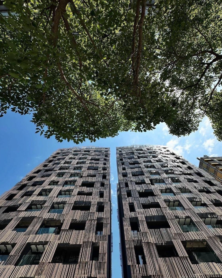 隈研吾的个人账号评论区沦陷了？因为他设计了一座酷似订书针的大楼？-39