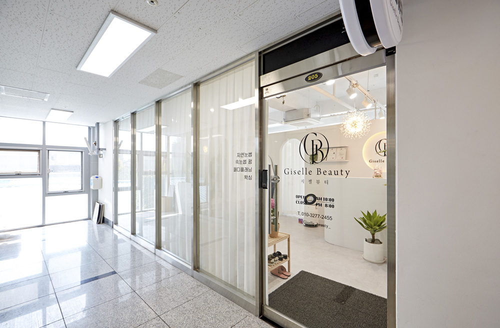 简约白色设计的 13 平小店-17