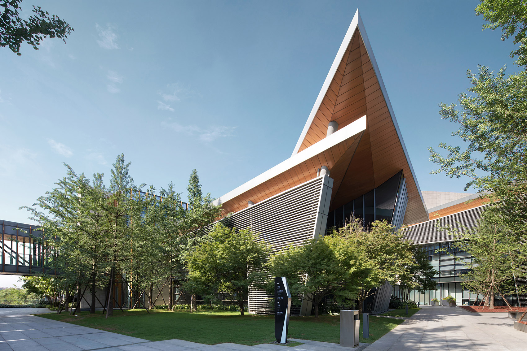 成都麓湖郎酒集团总部 / 上海骏地建筑设计事务所股份有限公司-9