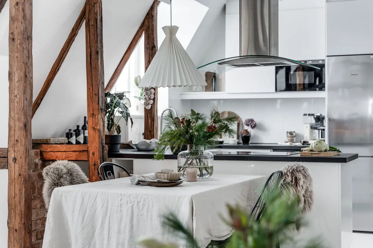 瑞典 18 世纪建筑的时尚阁楼改造-4