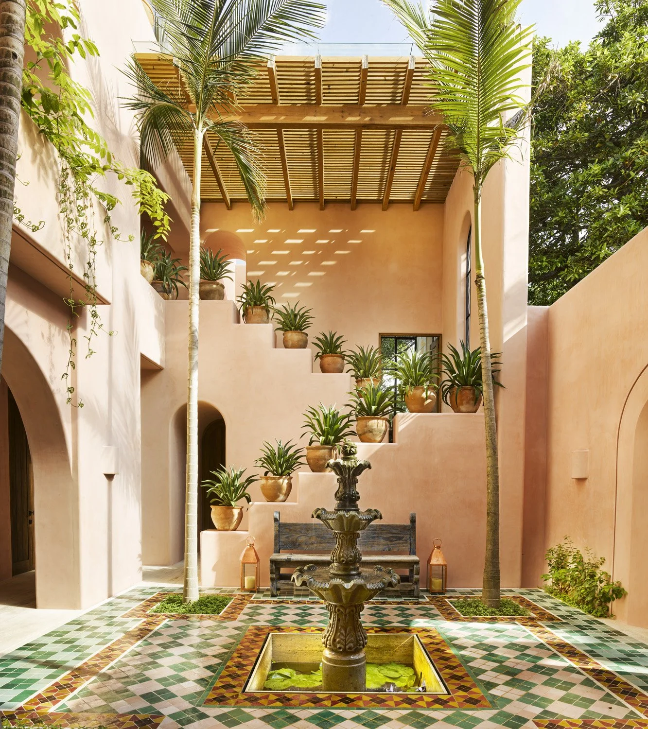 玫瑰宫

注：Casa Rosada 通常指位于阿根廷布宜诺斯艾利斯的总统府，因其建筑外观多为粉色（玫瑰色）而被称为玫瑰宫  丨墨西哥-4