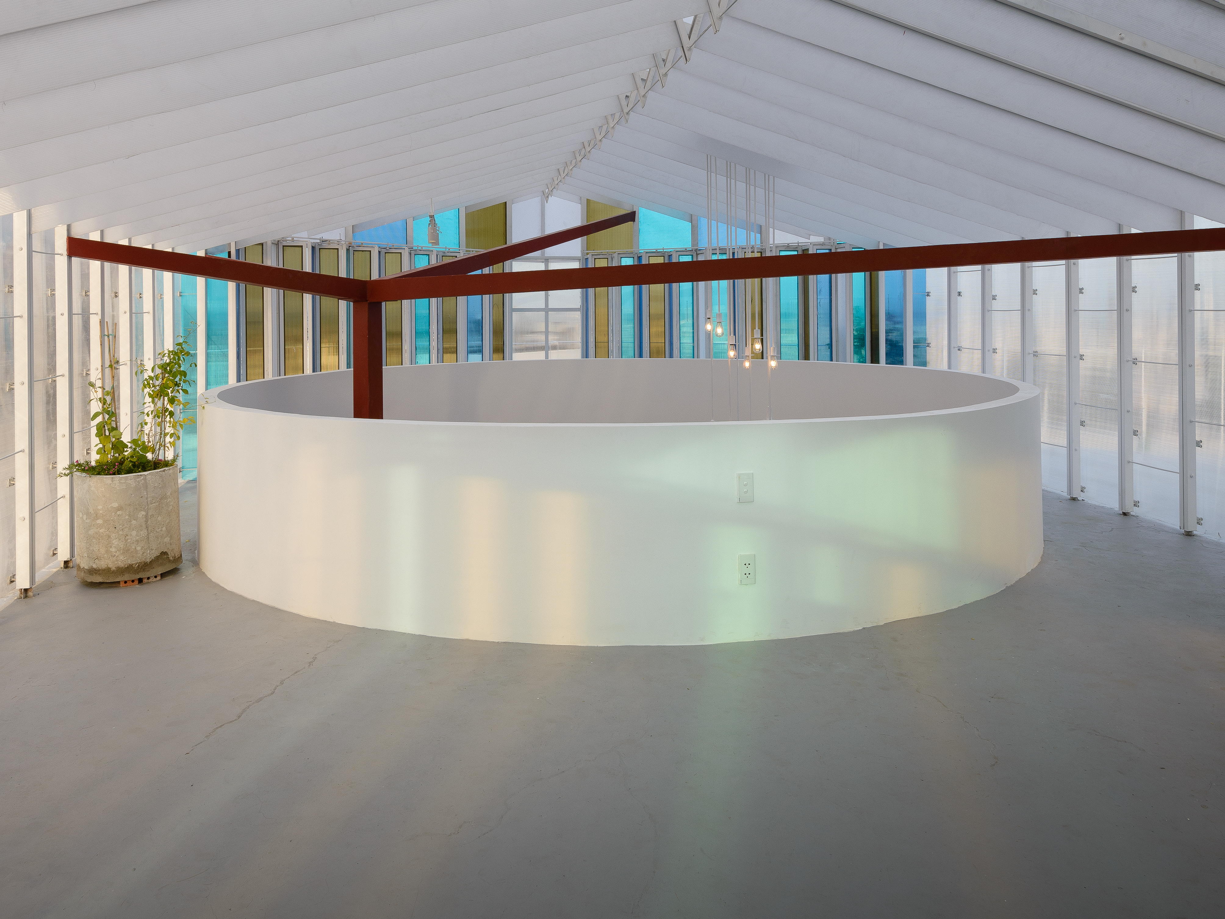 浪漫色彩的女性专属办公空间-16