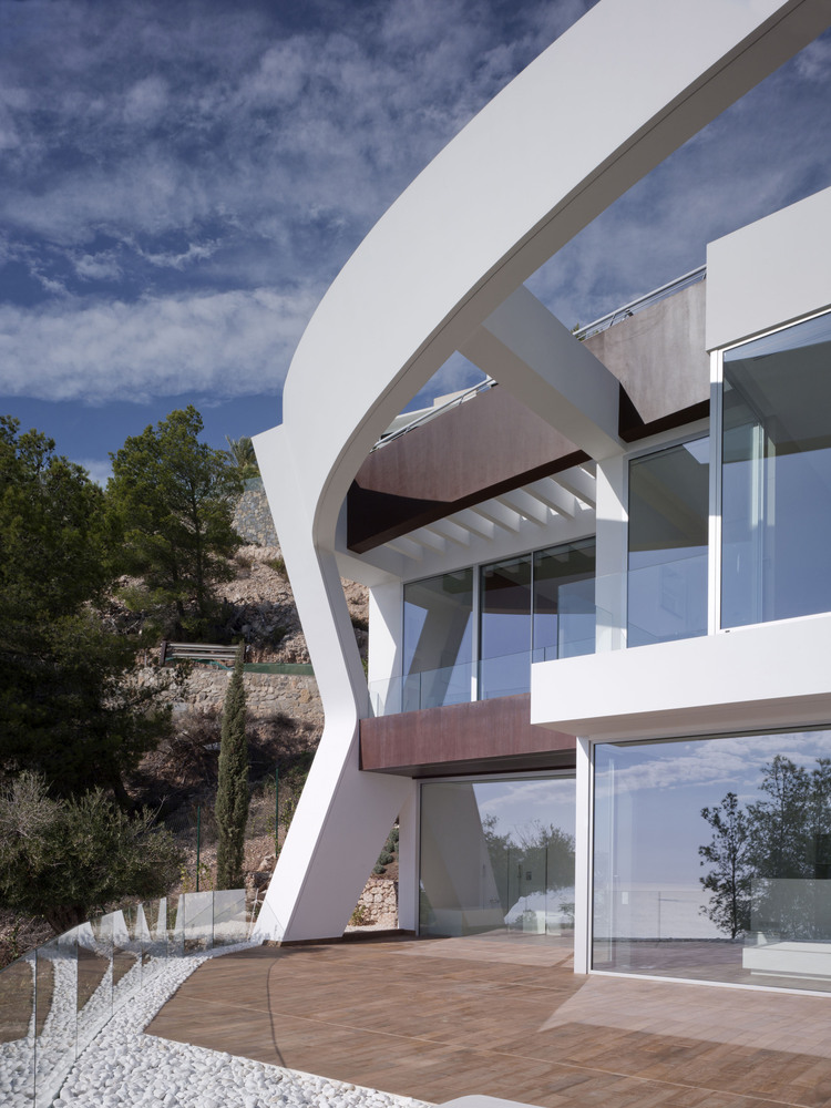 悬浮山间的动态居所-28