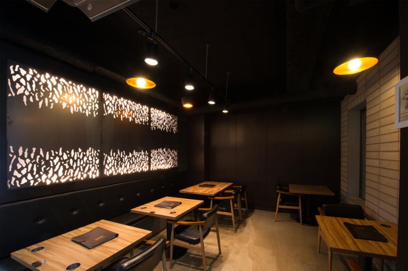 55 平米游戏咖啡厅，明亮灯光下的设计奇迹-15