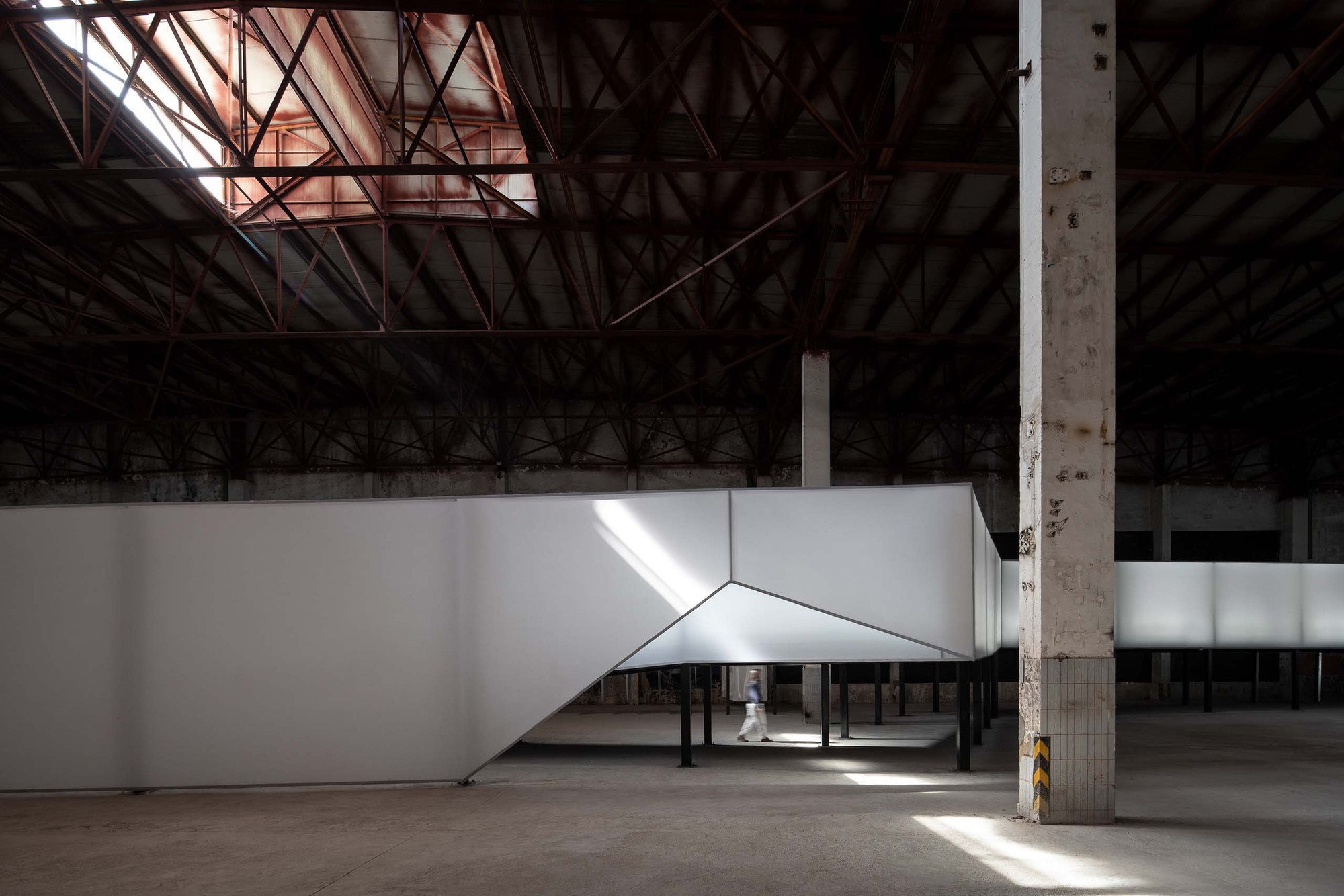 Folded TIME-LIGHT-LINE Installation / ATELIER XI-22