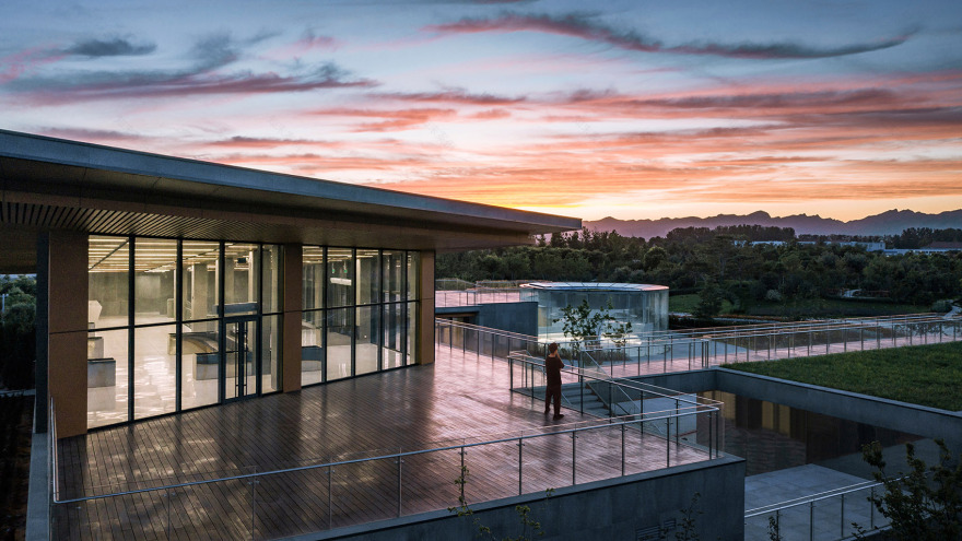 青岛七色山矿坑花园游客中心
-22