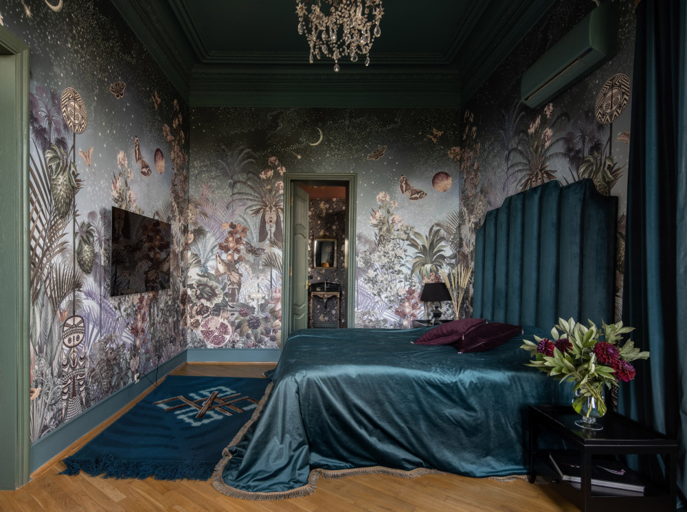 乌克兰历史公寓，古董家具打造精致闺房风格-24