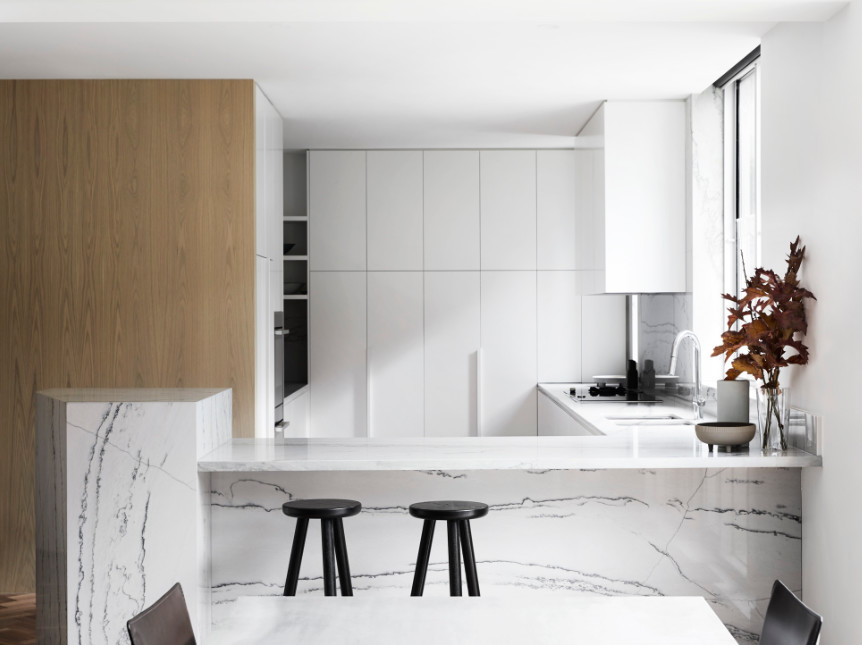 金色的;金黄色的;金的;金制的-95