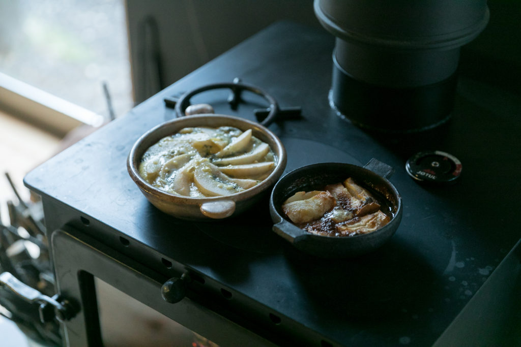 吹き抜けを家の中心に作るあたたかな自然素材の家に『shizen』の器が映える | Style of Life | 100%LiFE-3