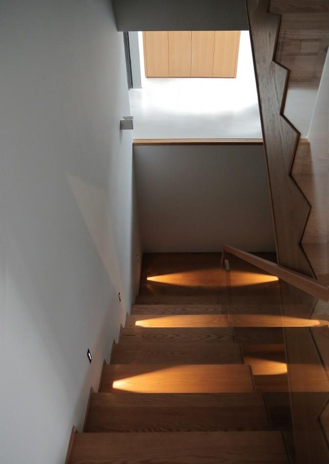 极简文艺家，灰色木色温暖空间-14